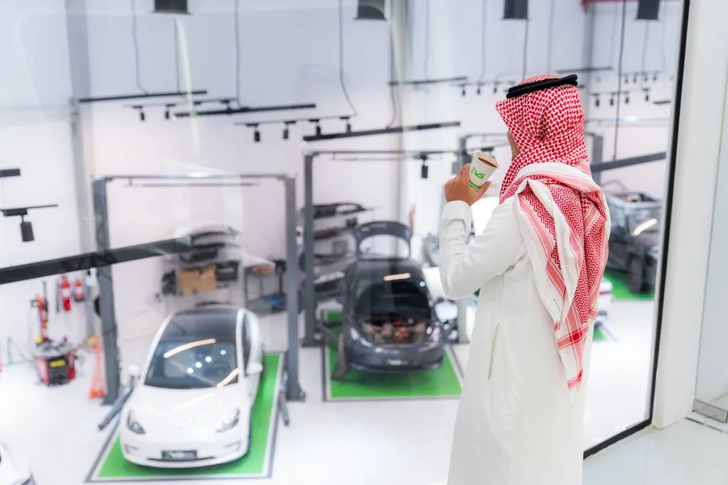 ليش السيارات الصينية الكهربائية تحتاج ضمان شامل في السعودية